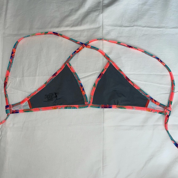 Jolyn Triangle top - Picture 3 of 3